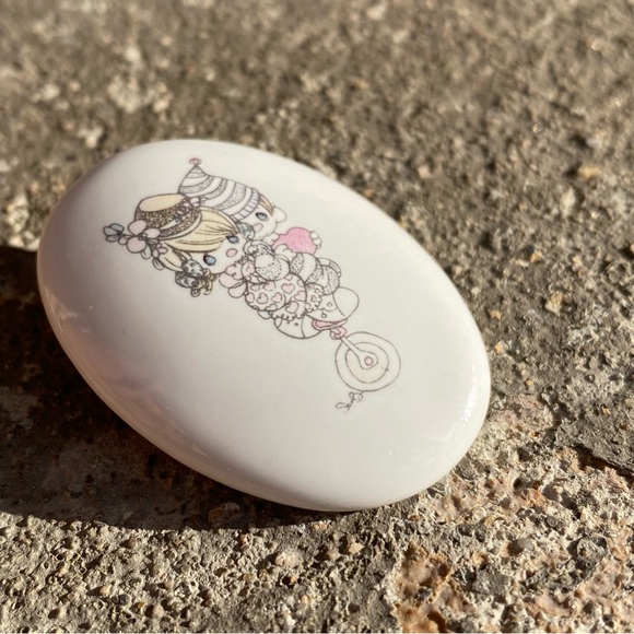 Precious Moments Samuel J Butcher Enesco White Oval Brooch with Cartoon Design - Picture 4 of 10